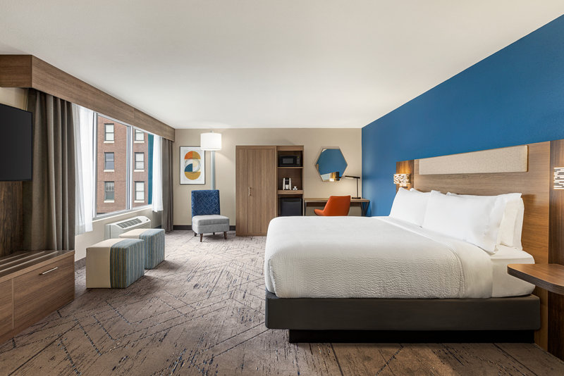 Holiday Inn Express and Suites Evansville Downtown