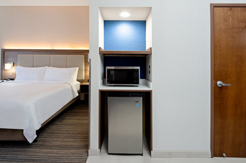 HOLIDAY INN EXPRESS & SUITES OF ATASCADERO