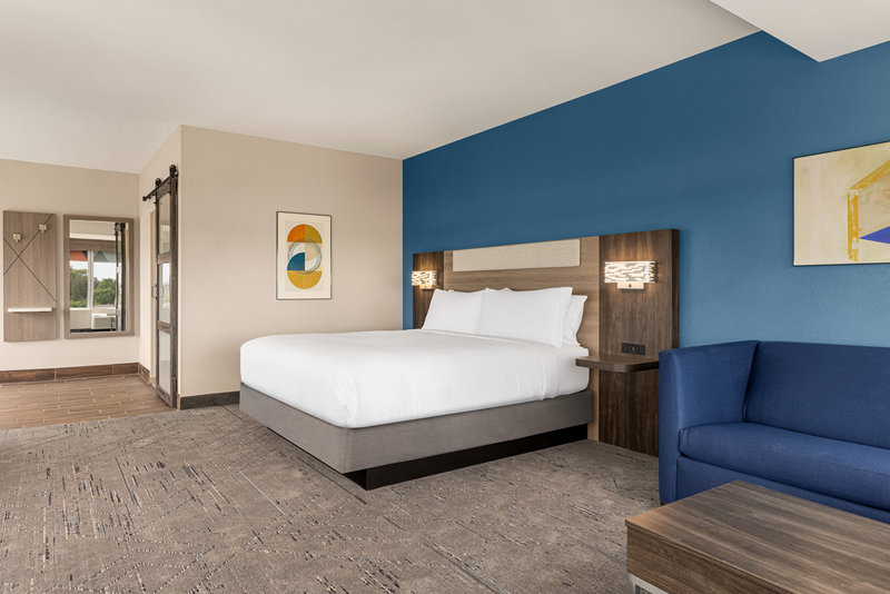 Holiday Inn Express and Suites Evansville Downtown