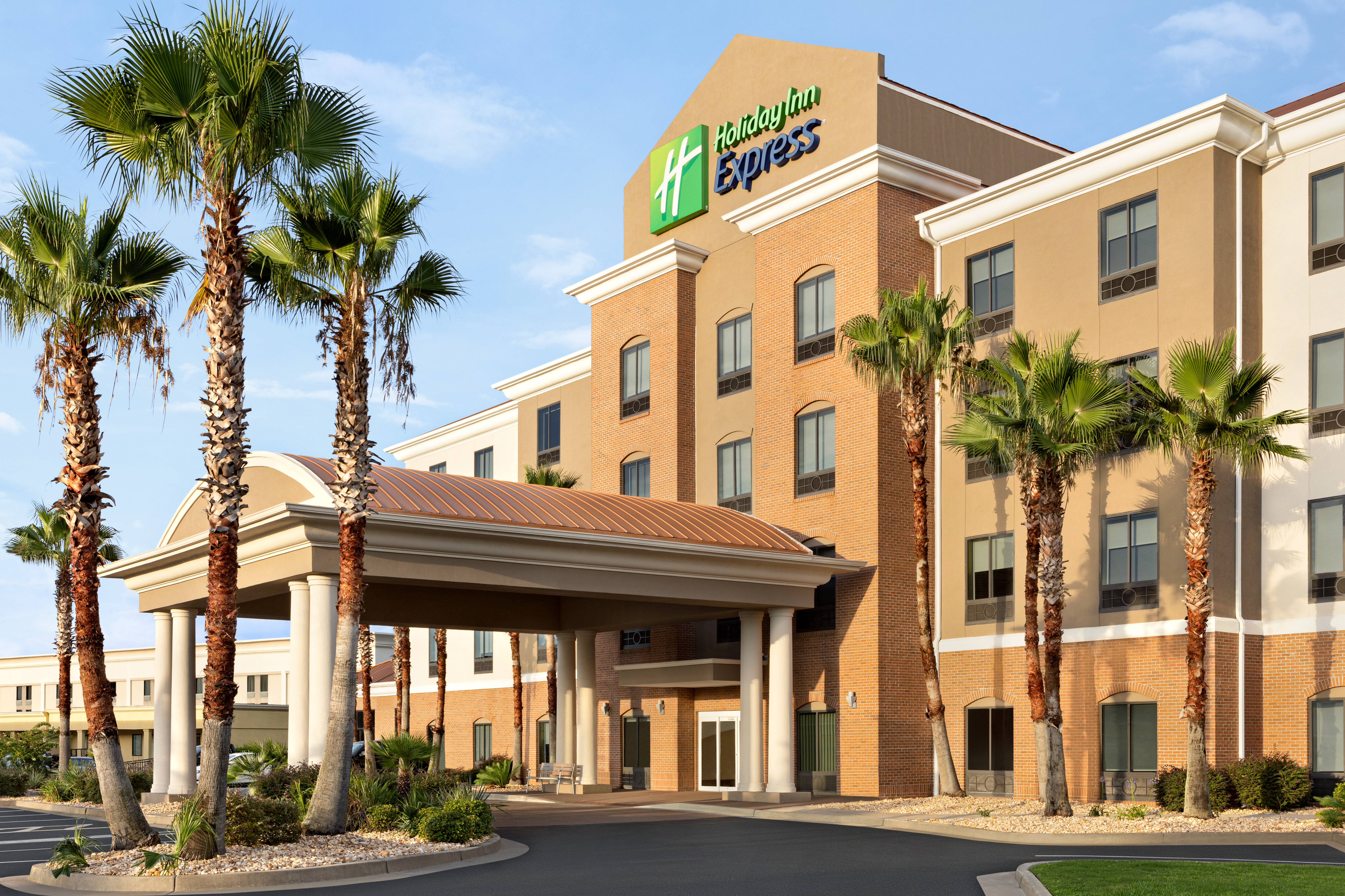Holiday Inn Express Hotel & Suites