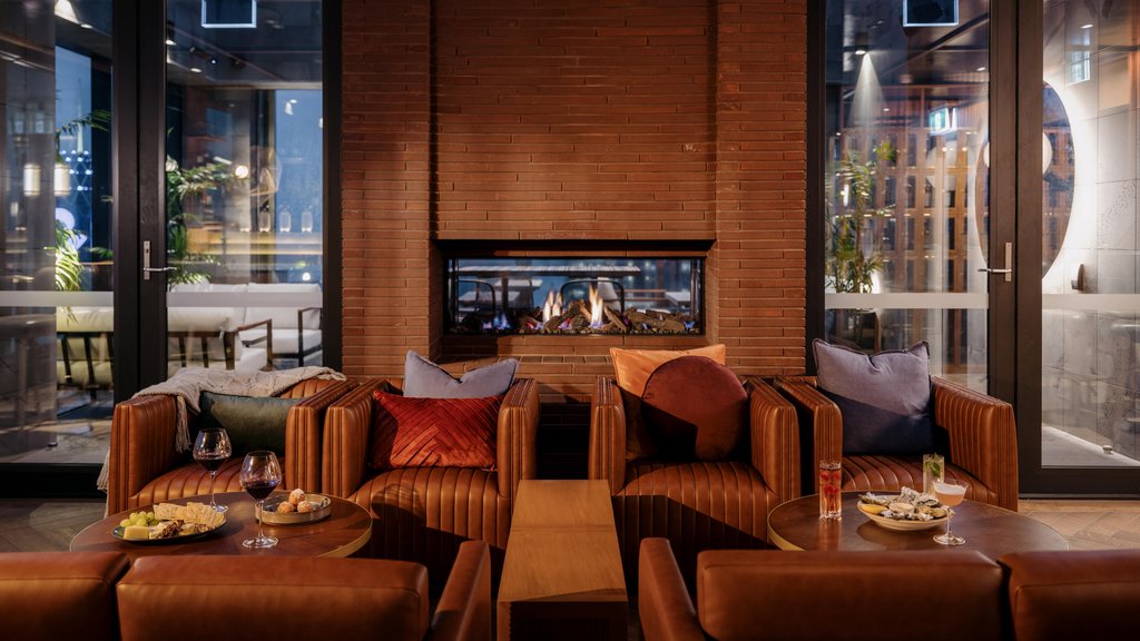 voco Auckland City Centre, an IHG Hotel - Bar Albert is perfect for gathering with friends or meetings