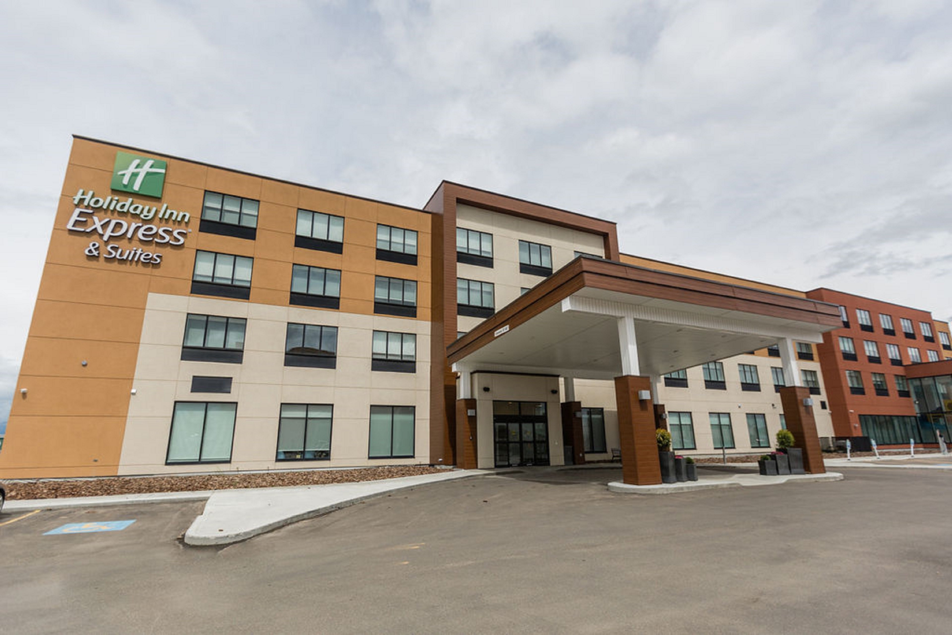 Holiday Inn Express & Suites Edmonton N
