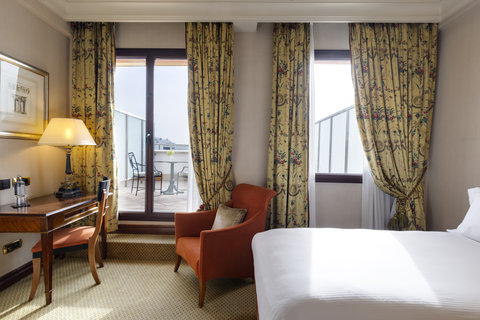 Bequemes Zimmer mit Terrasse und Aussicht