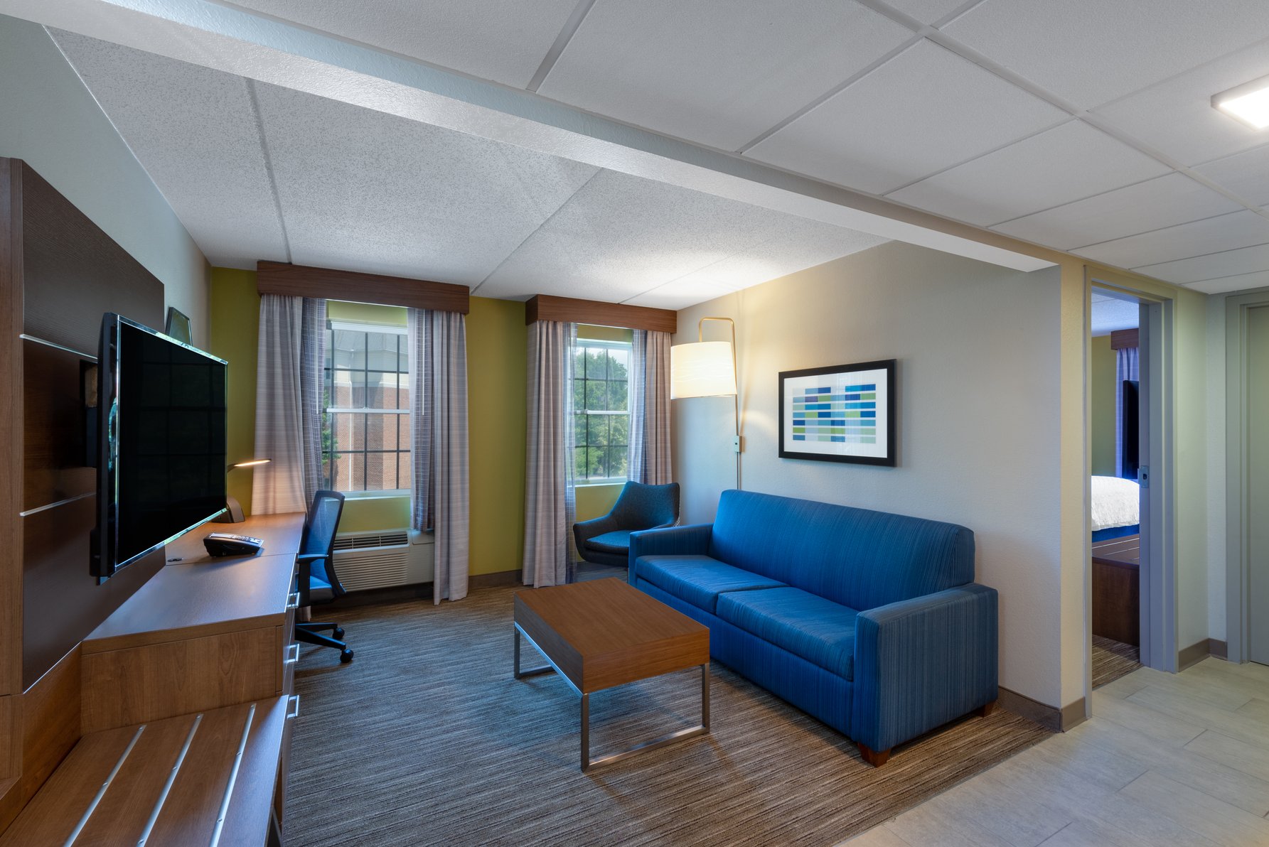 Holiday Inn Express State College at Williamsburg Square Room Type - 1 King Ste Comm Mob Access Roll In Shwr