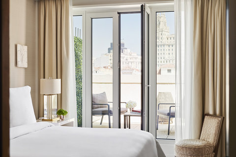 Four Seasons with Terrace King Bed