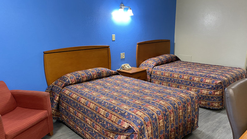 Express Inn Newport News VA Guestroom