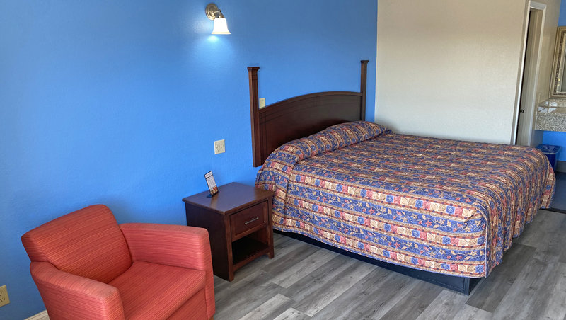 Express Inn Newport News VA Guestroom