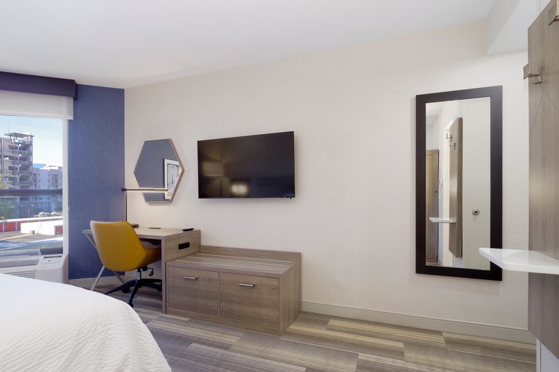 Holiday Inn Express and Suites Phoenix-Tempe