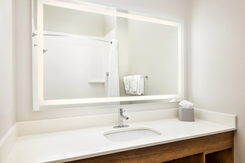 Holiday Inn Express Hotel & Suites BRIDGEPORT