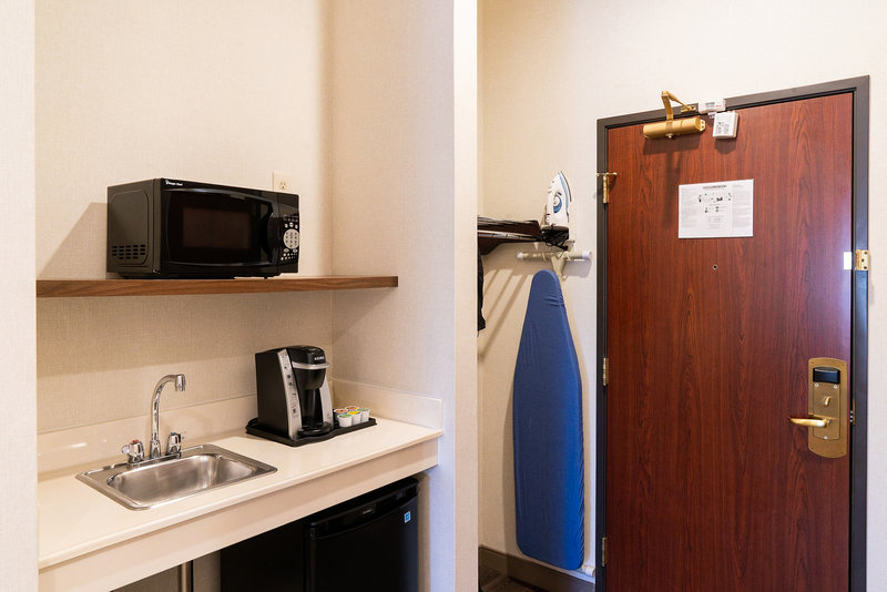 Holiday Inn Express and Suites Davis – University Area