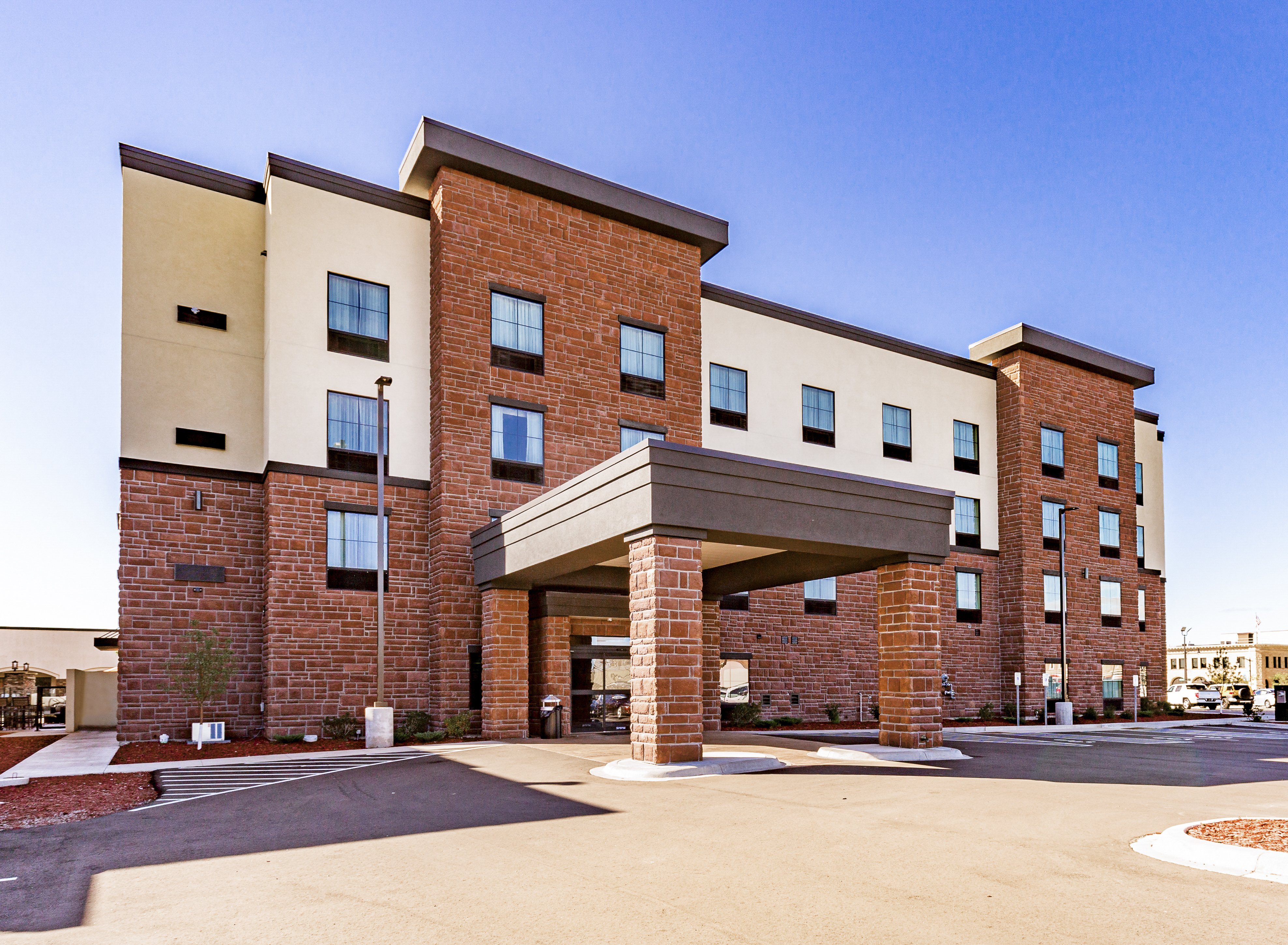 Cobblestone Hotel & Suites