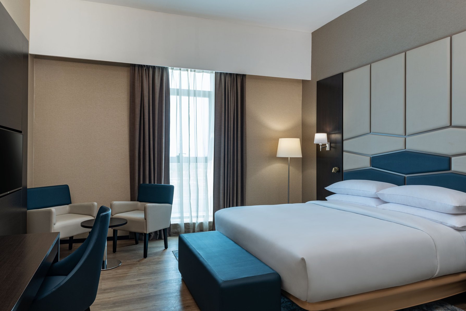 Four Points by Sheraton Production City, Dubai Room Type - Classic, Guest room, 1 King