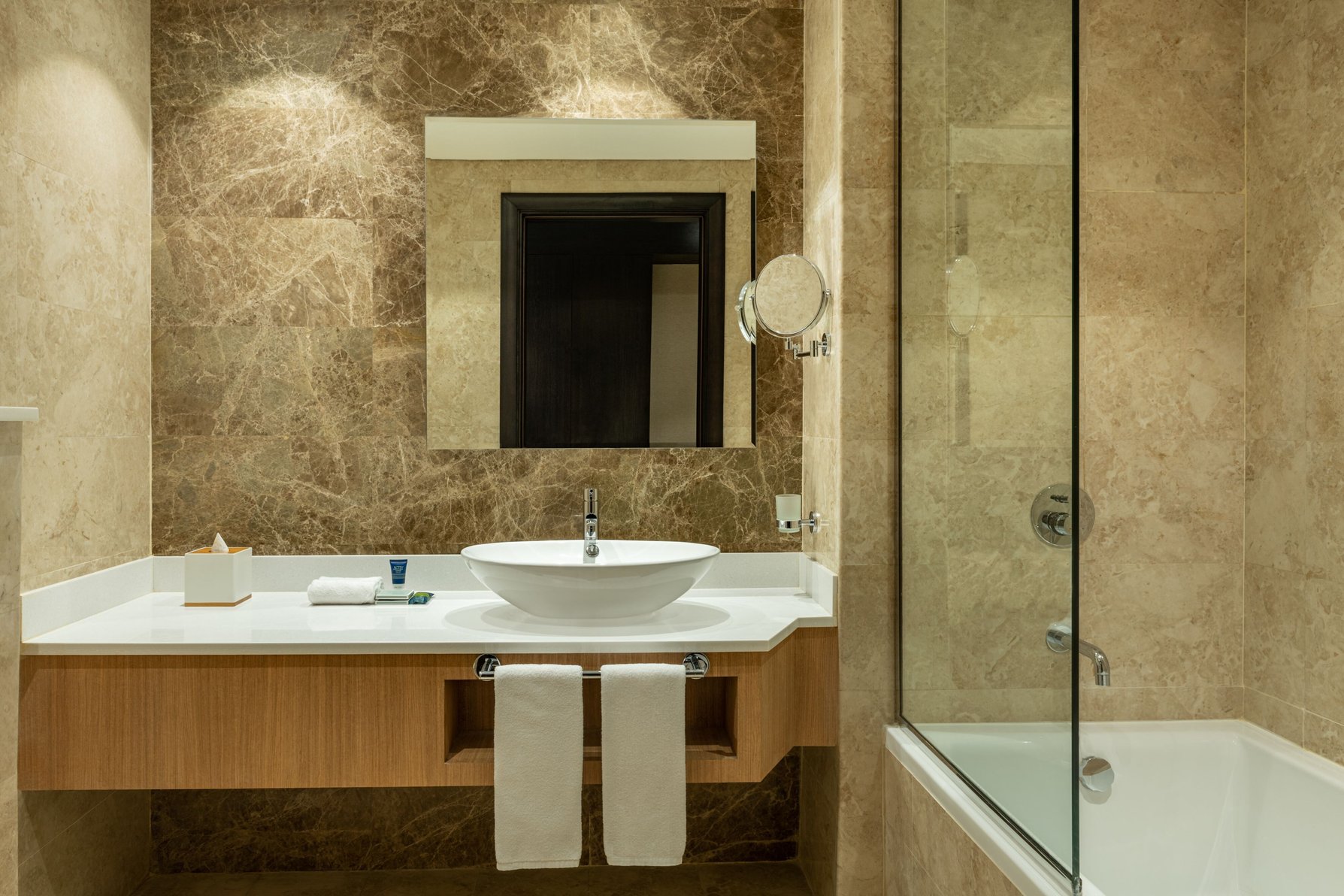 Four Points by Sheraton Production City, Dubai Room Type - Deluxe, Guest room, 1 King