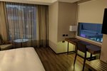Lifestyle Room, Guest room, 1 King, City view, Corner room