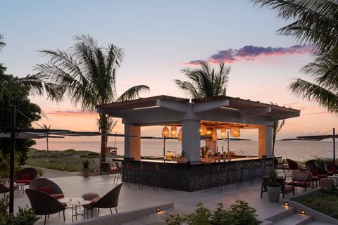 Pool Bar & Lounge