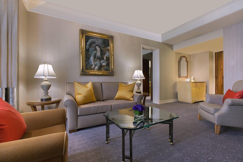 1 Bedroom Suite, 1 King (Budapest) - Lounge
