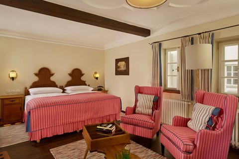 King Classic Guest Room