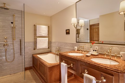 Guest Bathroom  - Shower/Tub