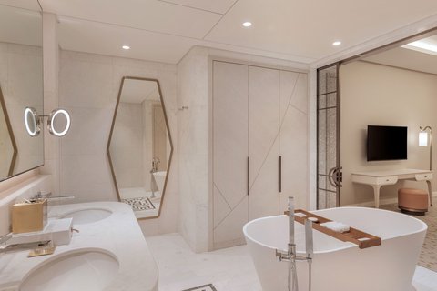 Metropolitan Suite Bathroom