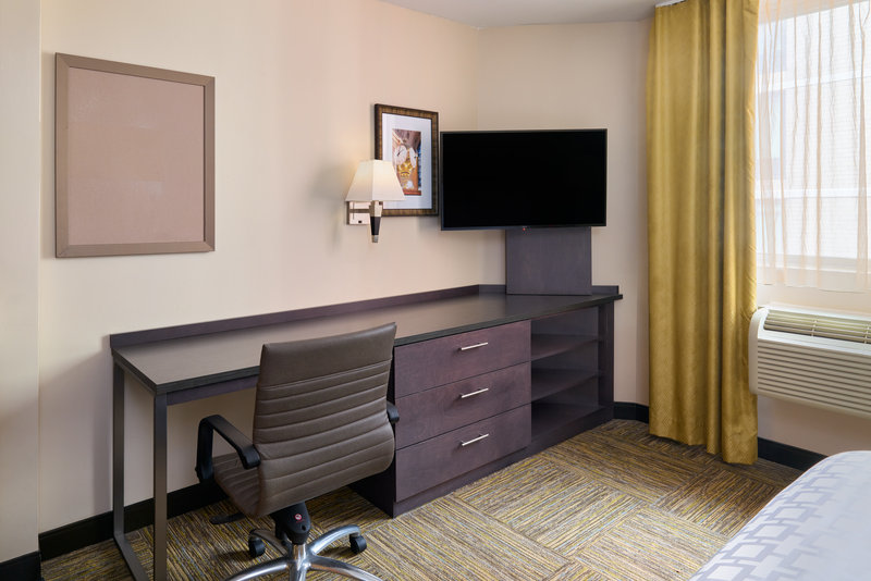 1 QUEEN BED STUDIO SUITE NONSMOKING
