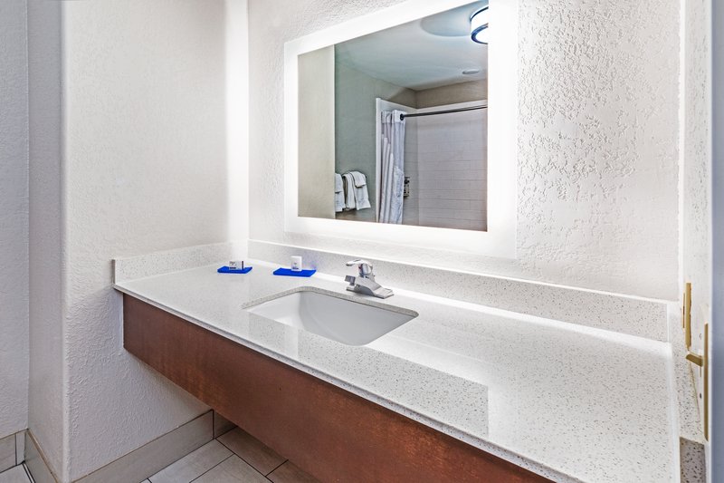 HOLIDAY INN EXP STES S LAFAYET