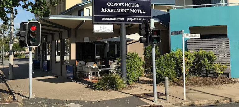The Coffee House Apartments & Bistro