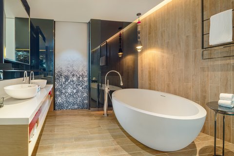 Suite Bathroom