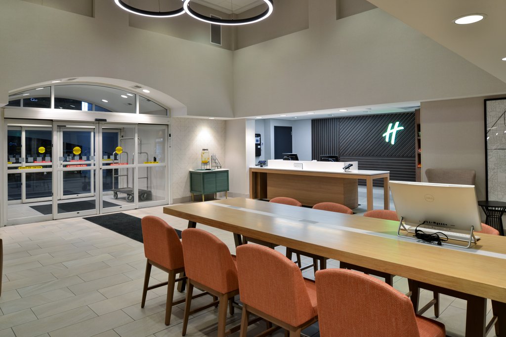 Hotel Lobby Complete with 24hr Business Center and Community table