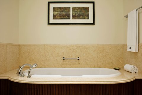 Deluxe Room - Bathroom