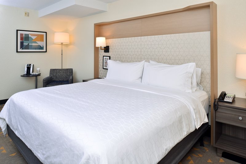 1 KING BED LEISURE NONSMOKING