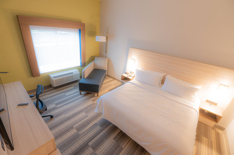 Holiday Inn Express and Suites Dayton East – Beavercreek