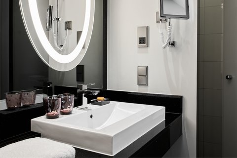 cuarto de baño en el Hotel am Steinplatz