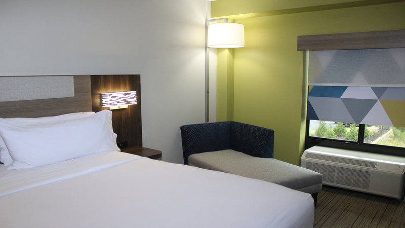 HOLIDAY INN EXP STES HOPE MILL