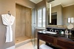 Larger Guest room, 1 King, Corner room