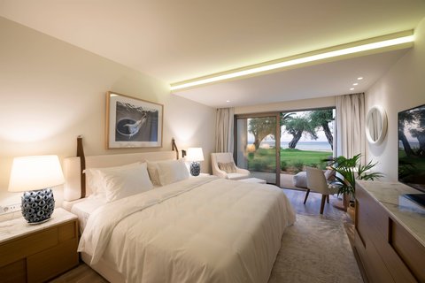 King Emerald Retreat Guest Room
