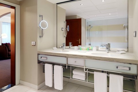 Junior Suite - Bathroom