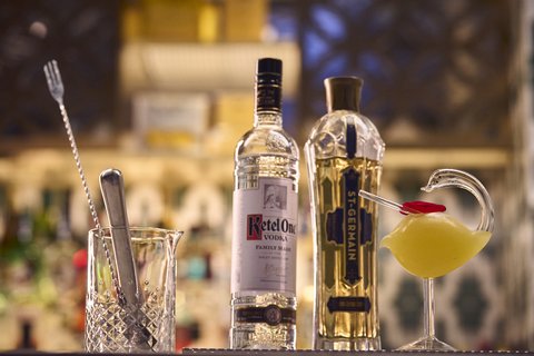 Disfruta de cócteles auténticos y exquisitos en GOT