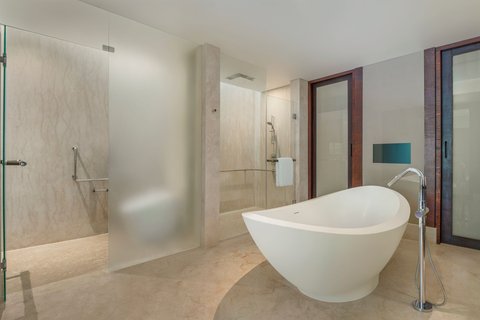 Accessible Bathroom of The Ritz-Carlton Suite