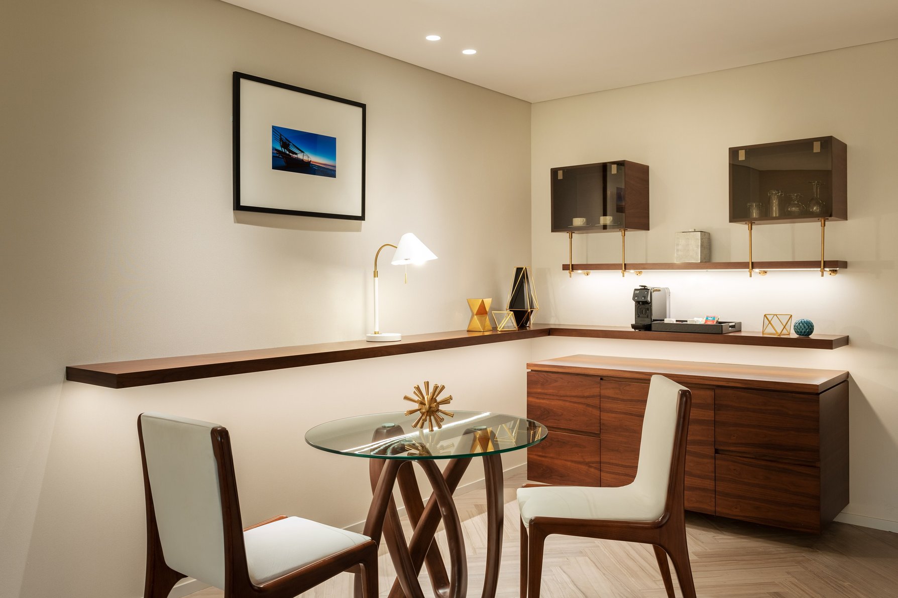 Le Meridien Dubai Hotel & Conference Centre Room Type - Premium Suite, Club lounge access, 1 Bedroom Larger Suite, 1 King, Garden view Le Meridien Dubai Hotel & Conference Centre Room Type - Premium Suite, Club lounge access, 1 Bedroom Larger Suite, 1 King, Garden view
