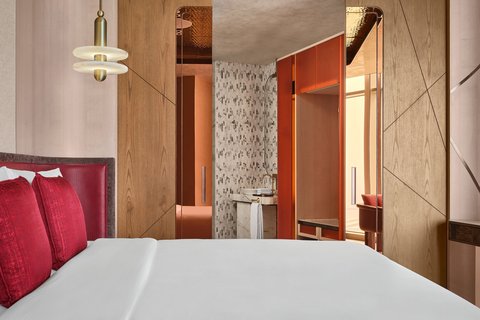 King | Sea Facing | EWOW Suite