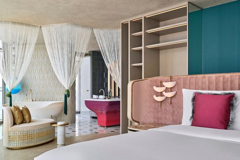 King | Sea Facing | EWOW Suite