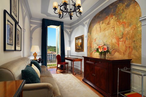 Sala de estar de la suite Grand Deluxe en el Palazzo Vecchio