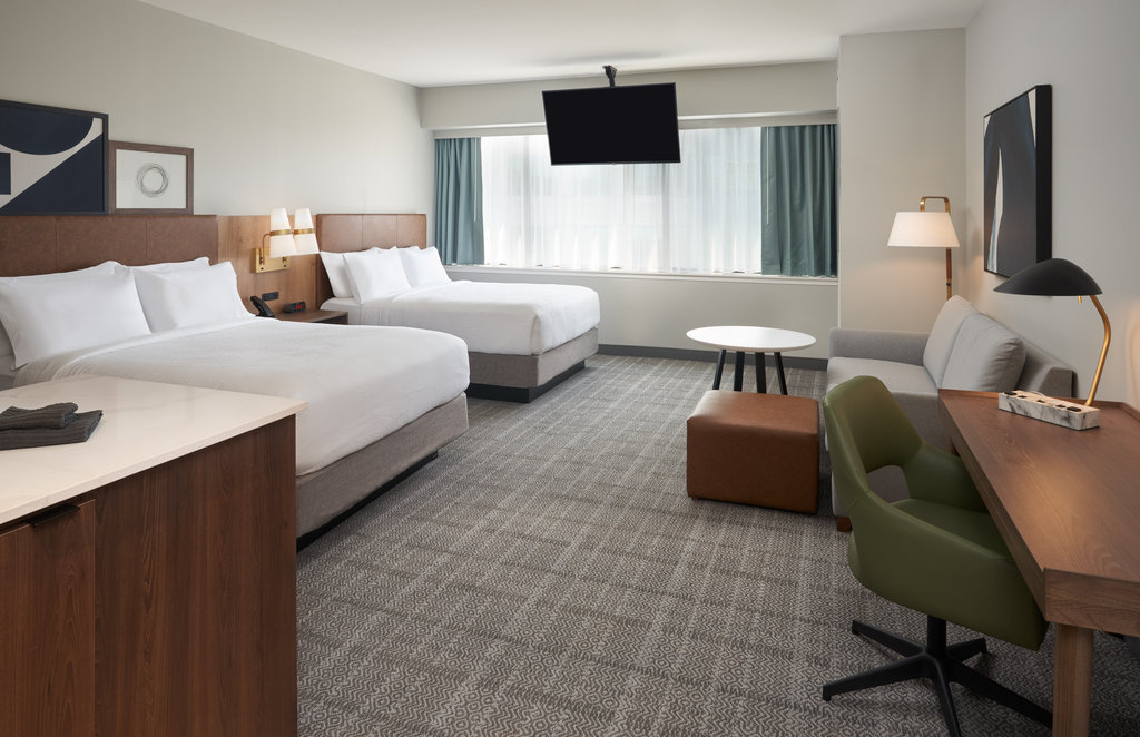 Staybridge Suites Wilmington Downtown by IHG Room Type - 2 Queens Studio Mobil Access Roll Shower
