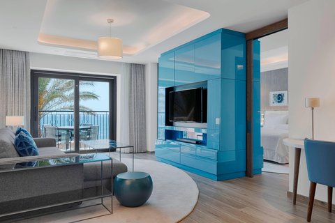 Luxury Bay Suite - Living Room