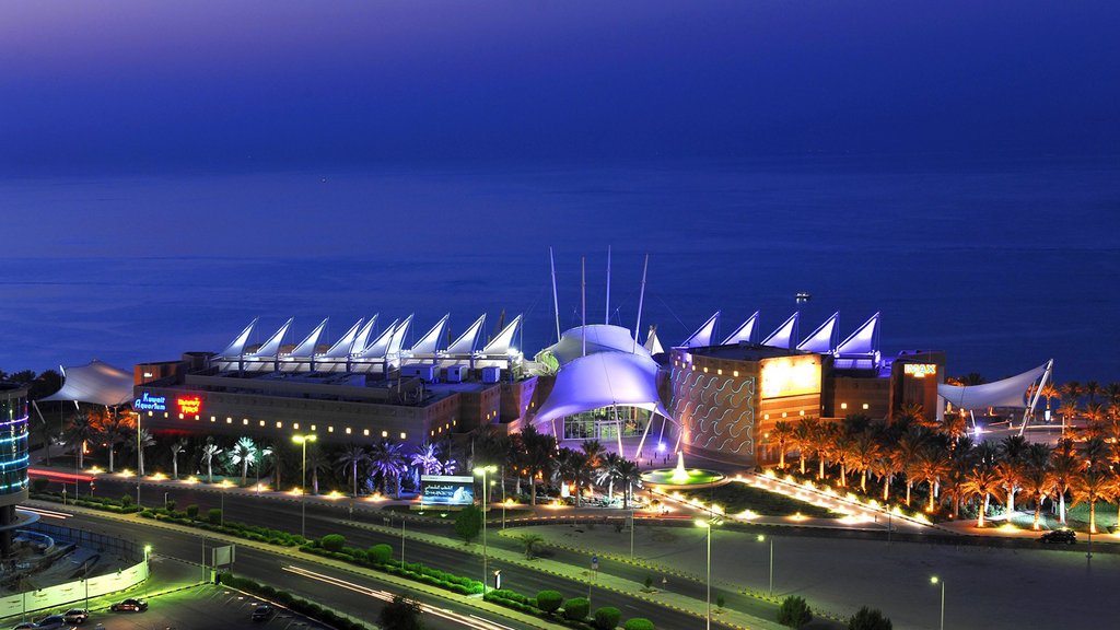 Discover the marine and desert worlds at the scientific center