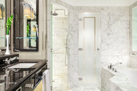 Deluxe Junior Suite Bathroom - Separate Tub & Show