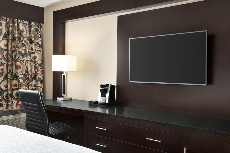 HOLIDAY INN HURSTBOURNE I-64E