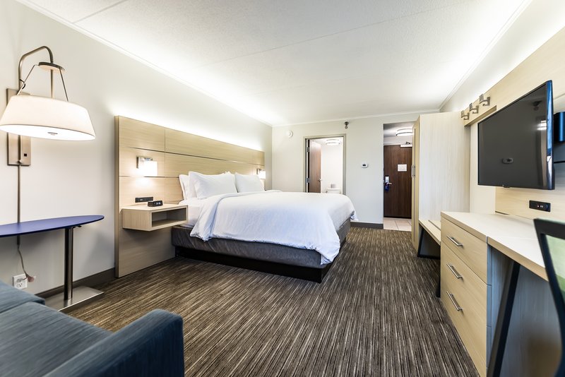 HOLIDAY INN EXP CAMPUS AREA