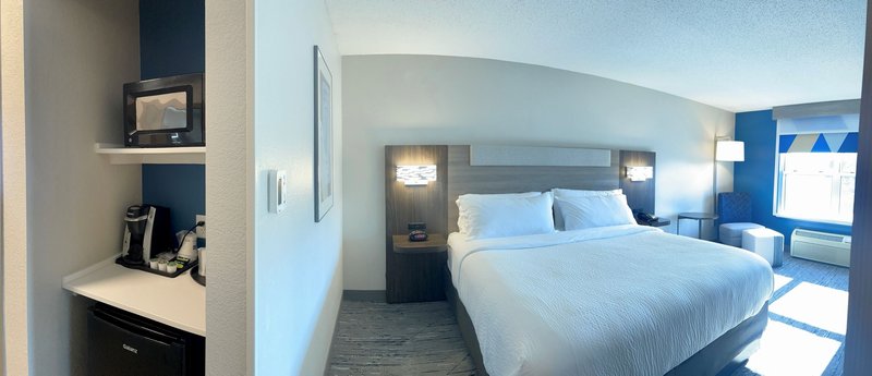 Holiday Inn Express and Suites Marquette