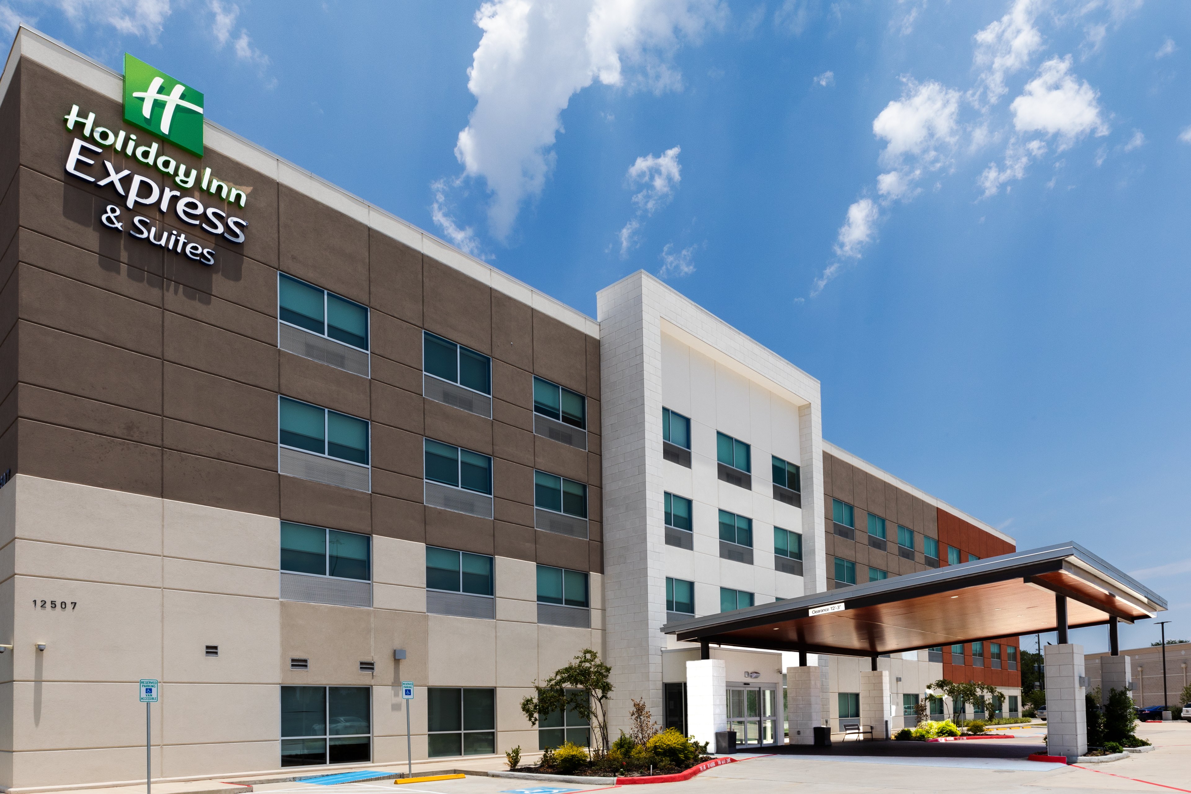 Holiday Inn Express & Suites Stafford NW